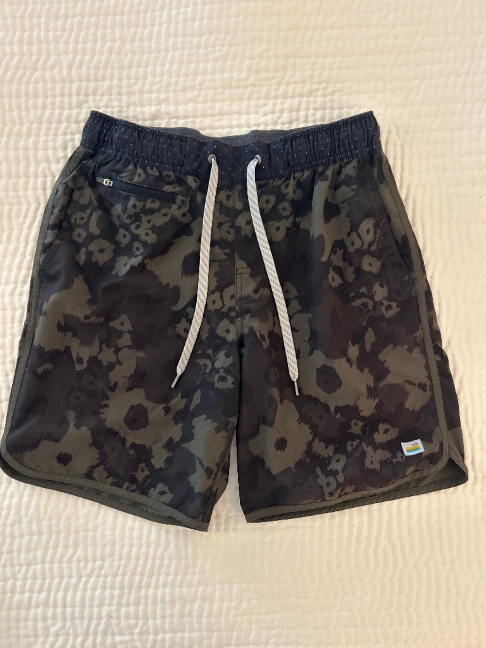 Vuori men’s size S floral camo shorts